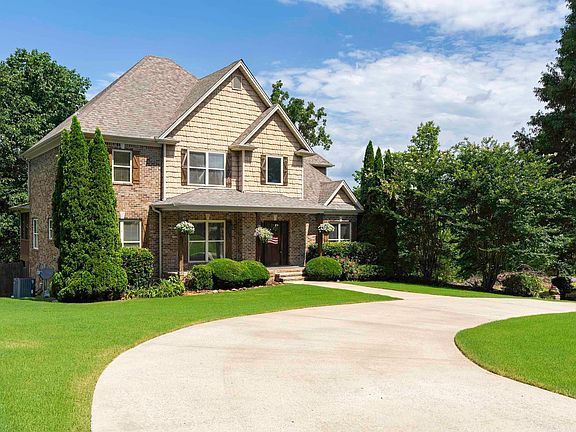 3rd image of 542 Cody Cir