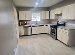 324 Gordon St, Roselle, NJ 07203