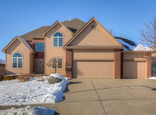 9408 Edna St, La Vista, NE 68128
