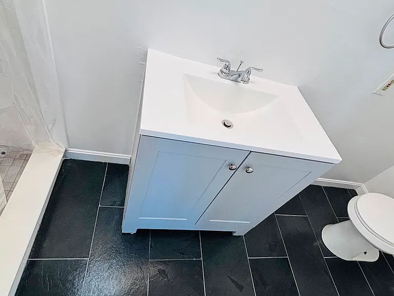 35 Roughan St #5B — Photo 6