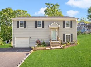 20 Sherman Ct, South Kingstown, RI 02879