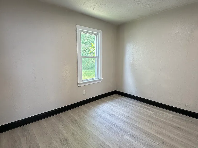 10225 Avon Ave — Photo 9