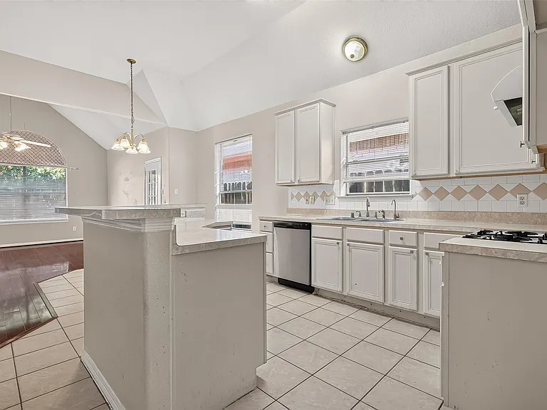 8503 Raybluff Ln — Photo 15