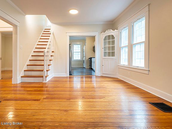3rd image of 837 Parkway Dr