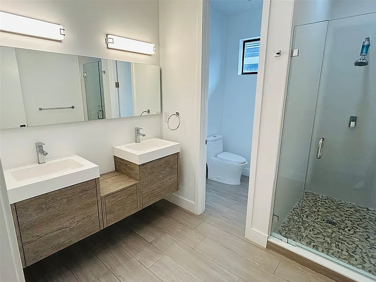 310 SW 9th St #1 — Photo 13