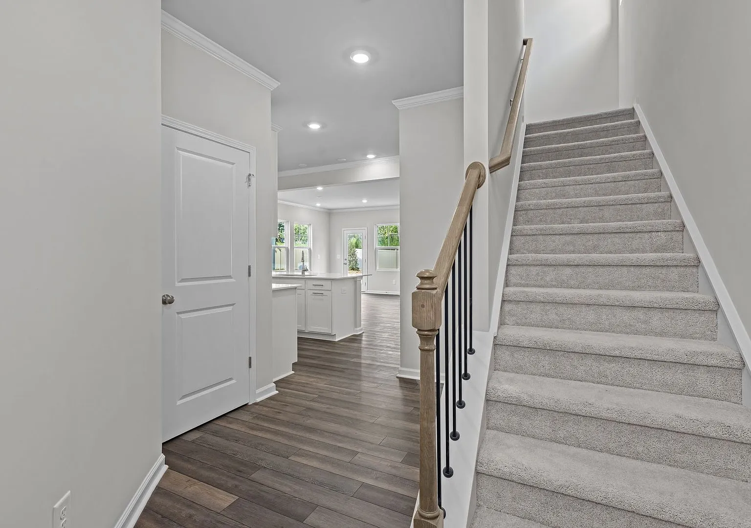 Gorgeous New Construction, 3 Bed, 2-Car Garage, Premium Finishes, SS Appliances, Gas Range, Free ... — Photo 2