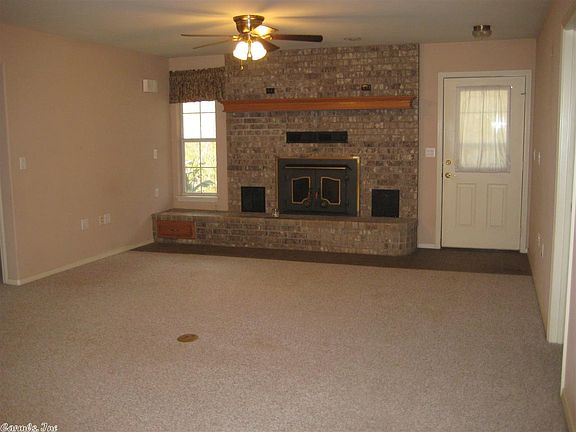 4th image of 132 Hog Ln