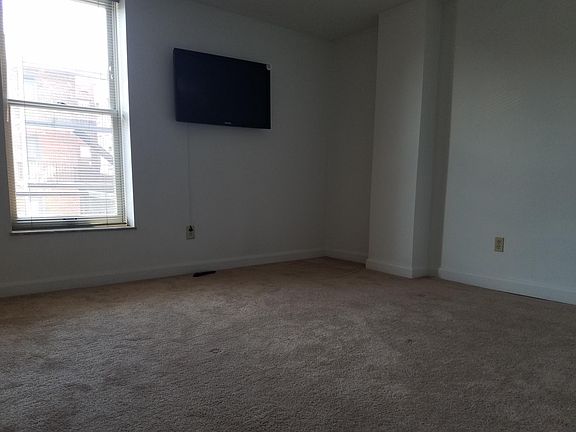5th image of 749 N High St