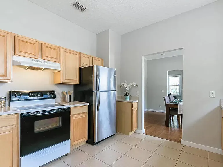 729 King St — Photo 4