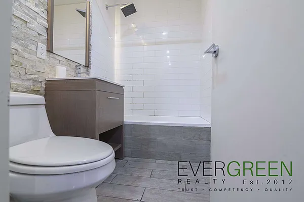 Rented by Evergreen Apartments BK | media 38