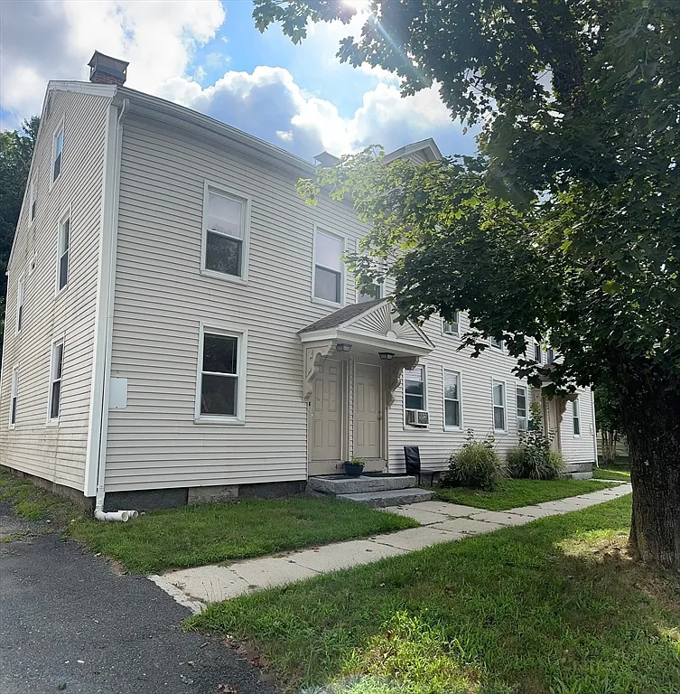4 bed, 1.0 bath, 1105 sqft, $1,825 — Photo 2