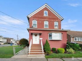 46 Hayward Ave