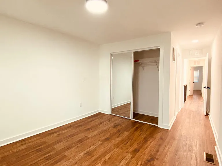 2727 Huntingdon Ave — Photo 2