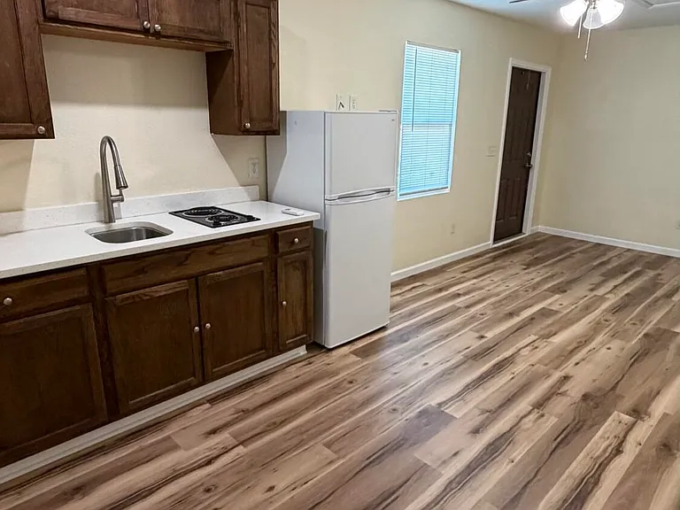 143 Claire Ave #101 — Photo 4