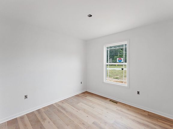 5th image of 2959 Ingman Rd