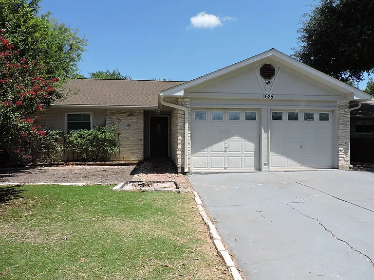1625 Chippeway Ln — Photo 2