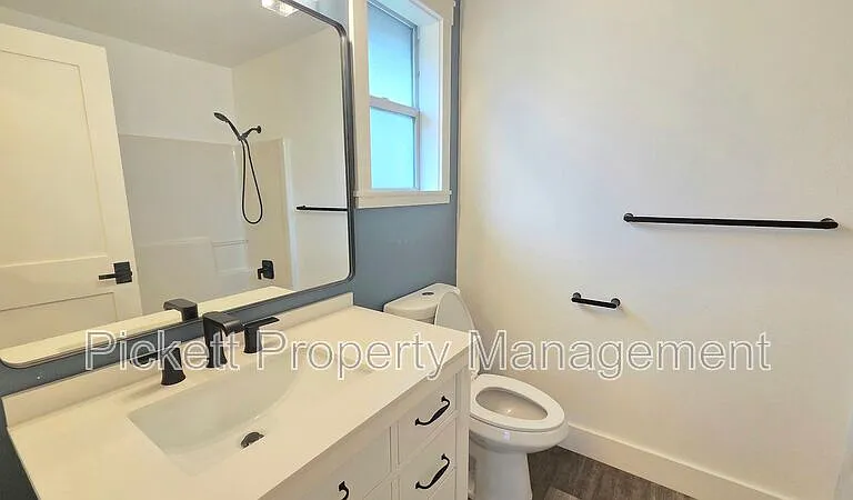 133 NE Gilmax Ln — Photo 17