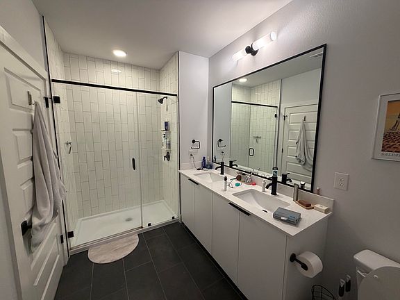2nd image of 2500 Longview St #404