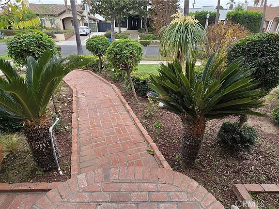 3rd image of 326 N Beachwood Dr