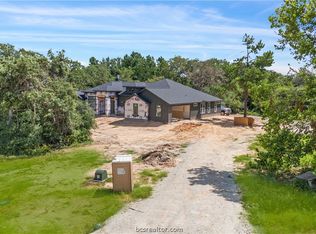 2402 Yorkshire, Franklin, TX 77856