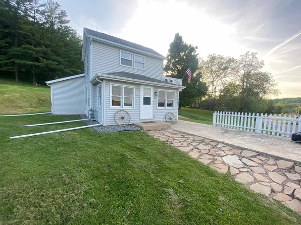 800 W Side Dr, Richland Center, WI 53581