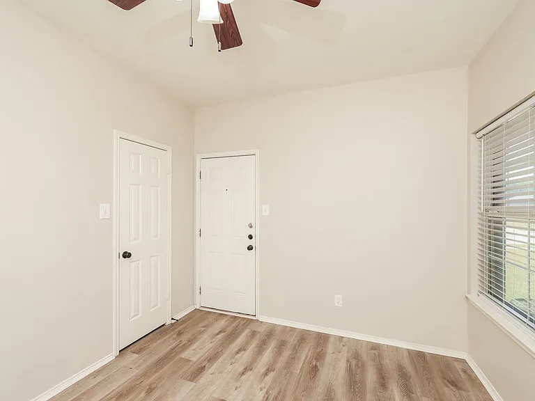 320 Foreston Dr — Photo 13