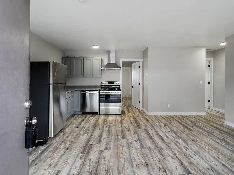 Eastside Village Apartments — Photo 37