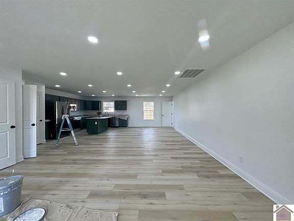 3rd image of 210 Clover Cres