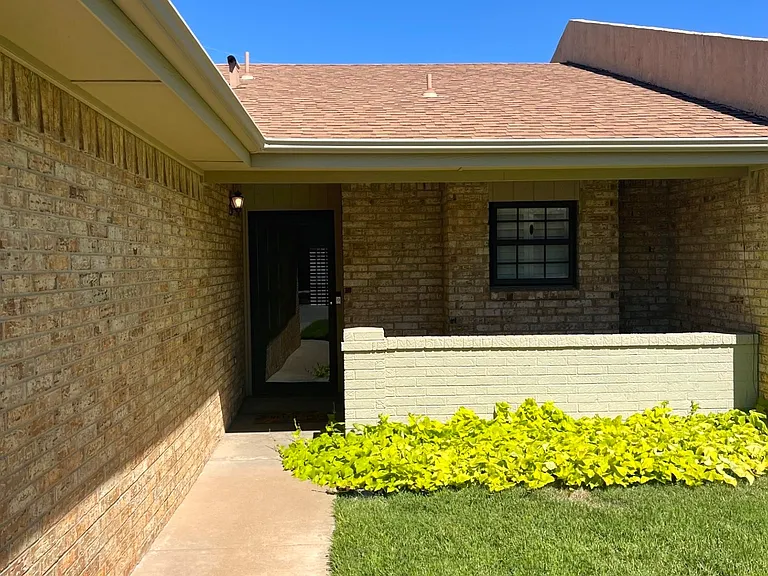 4004 Livingston St — Photo 2