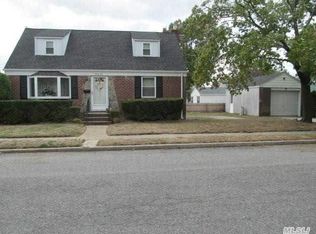 22 Lydia St, Valley Stream, NY 11580