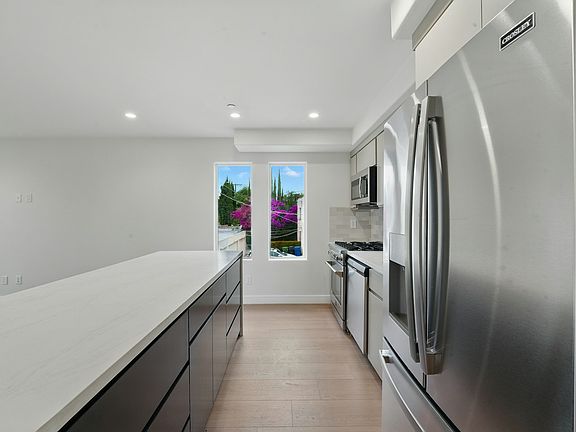 5th image of 8234 Blackburn Ave #8236-1/2