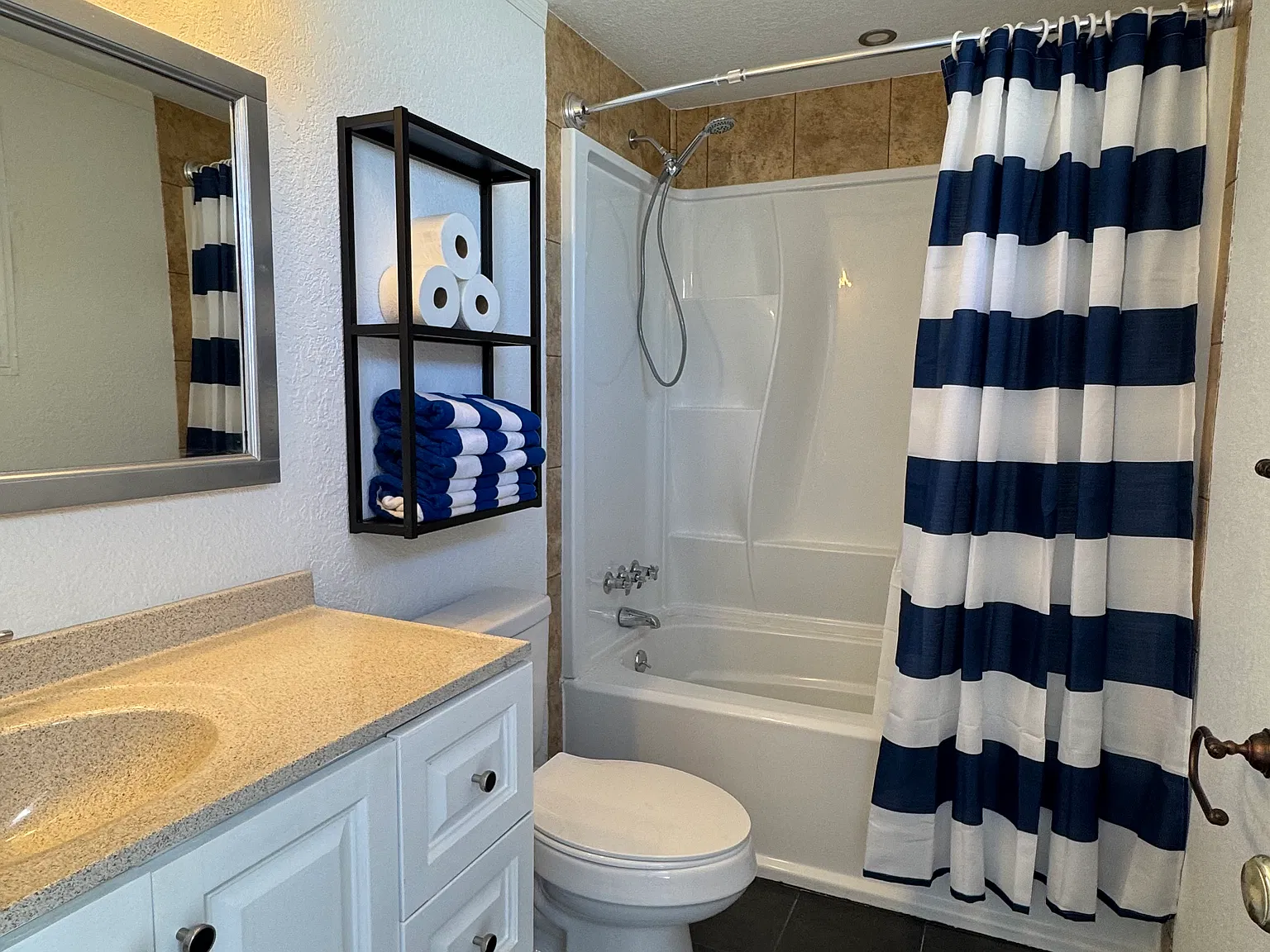 2 bed, 1300 sqft, $1,900 — Photo 4