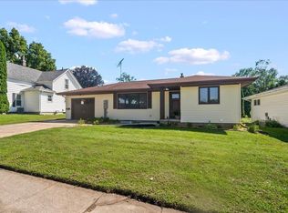 235 E Franklin St, Denver, IA 50622
