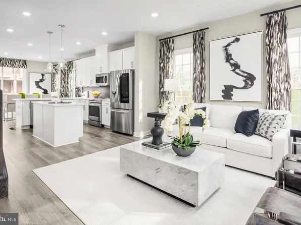 6834 General Davis Dr NW, Washington, DC 20012