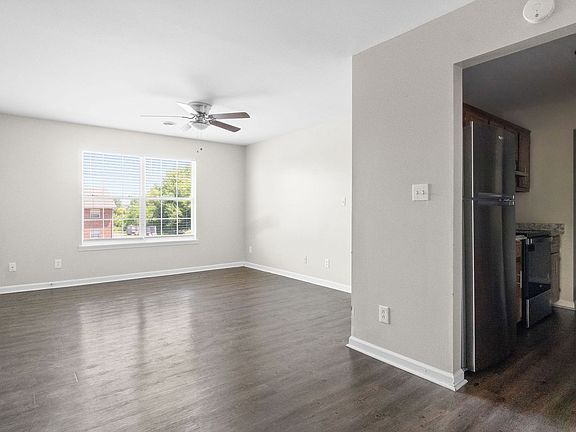 4th image of 3855 Northeast Dr #A