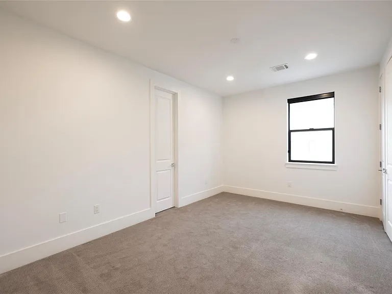 823 Aurora St — Photo 21