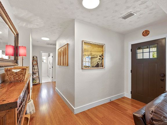 4th image of 1555 E Yonge St