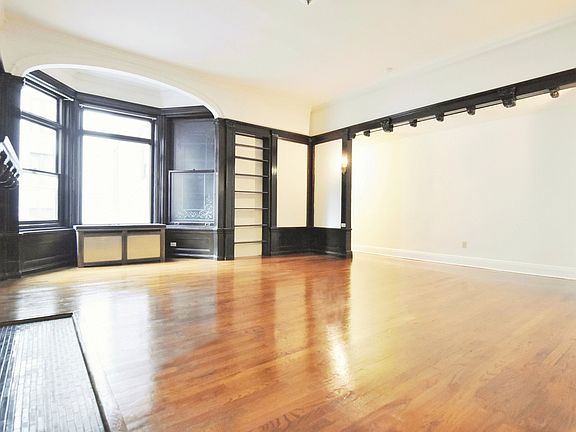 2nd image of 226 W 72nd St APT 3C