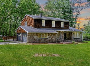 609 Southern Pines Dr, Oakland, MD 21550