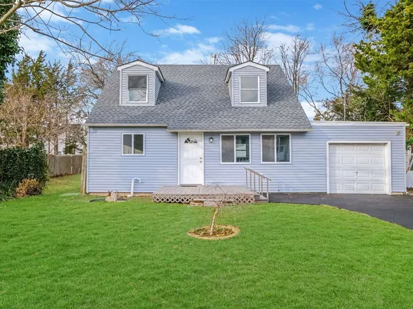 220 3rd Street, Lindenhurst, NY 11757