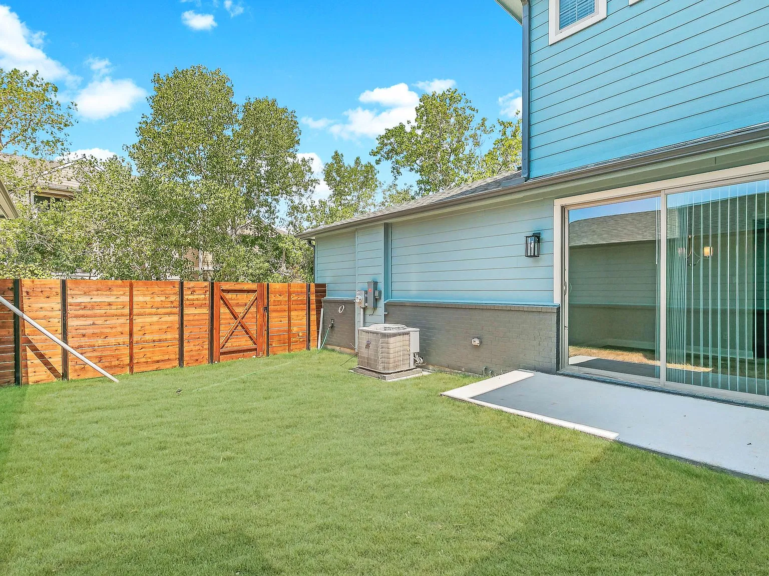 3 bed, 2.5 bath, 1901 sqft, $2,350 — Photo 4