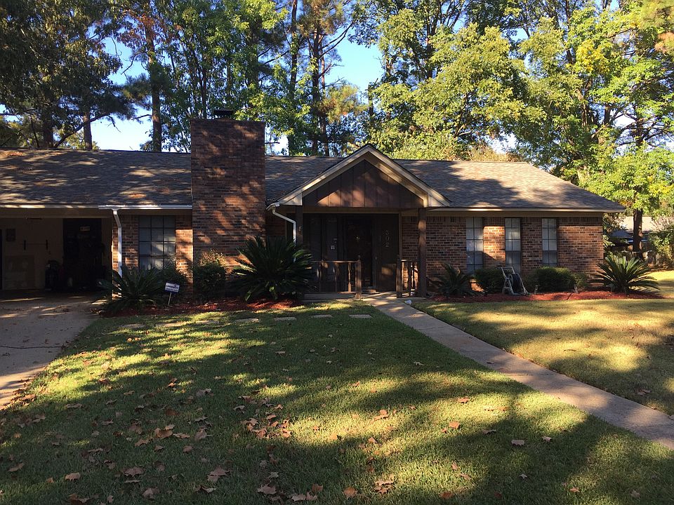 2nd image of 302 Pebble Brook Dr