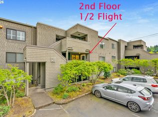 5624 S Riverside Ln APT 8, Portland, OR 97239