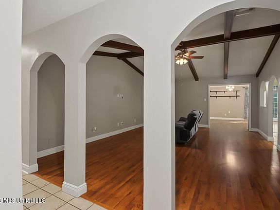 2nd image of 1740 Thomas Jefferson Dr