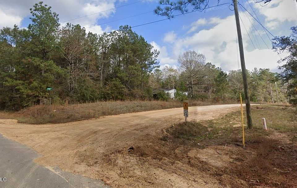 2nd image of 4 Embry Ln