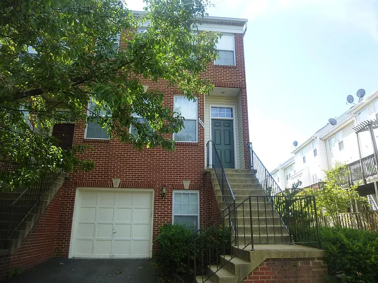 2569 James Monroe Cir — Photo 20