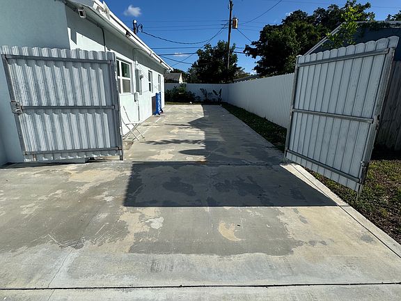 3rd image of 660 NE 57th Ct