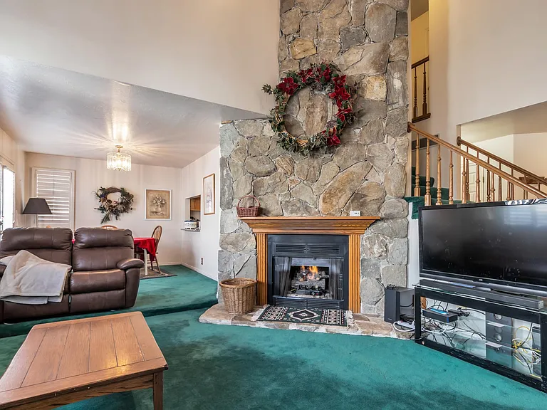 3563 E Wasatch Grove Ln — Photo 4