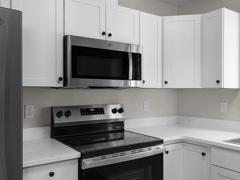223 SE Thomas St #1 — Photo 6
