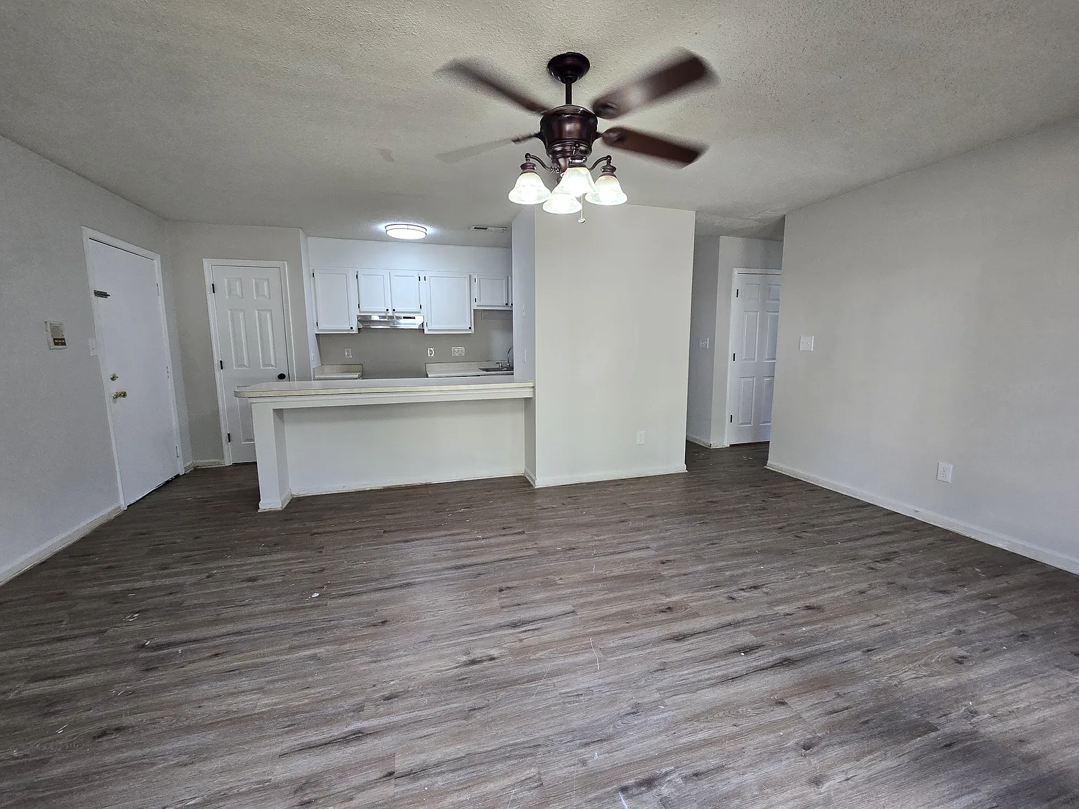 2 bed, 871 sqft, $1,295 — Photo 4